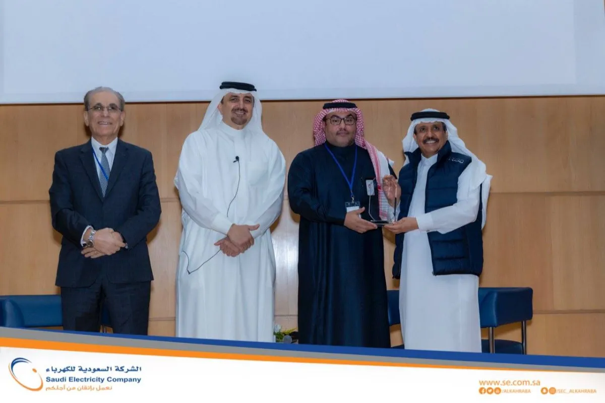 خلال استلام الجائزة