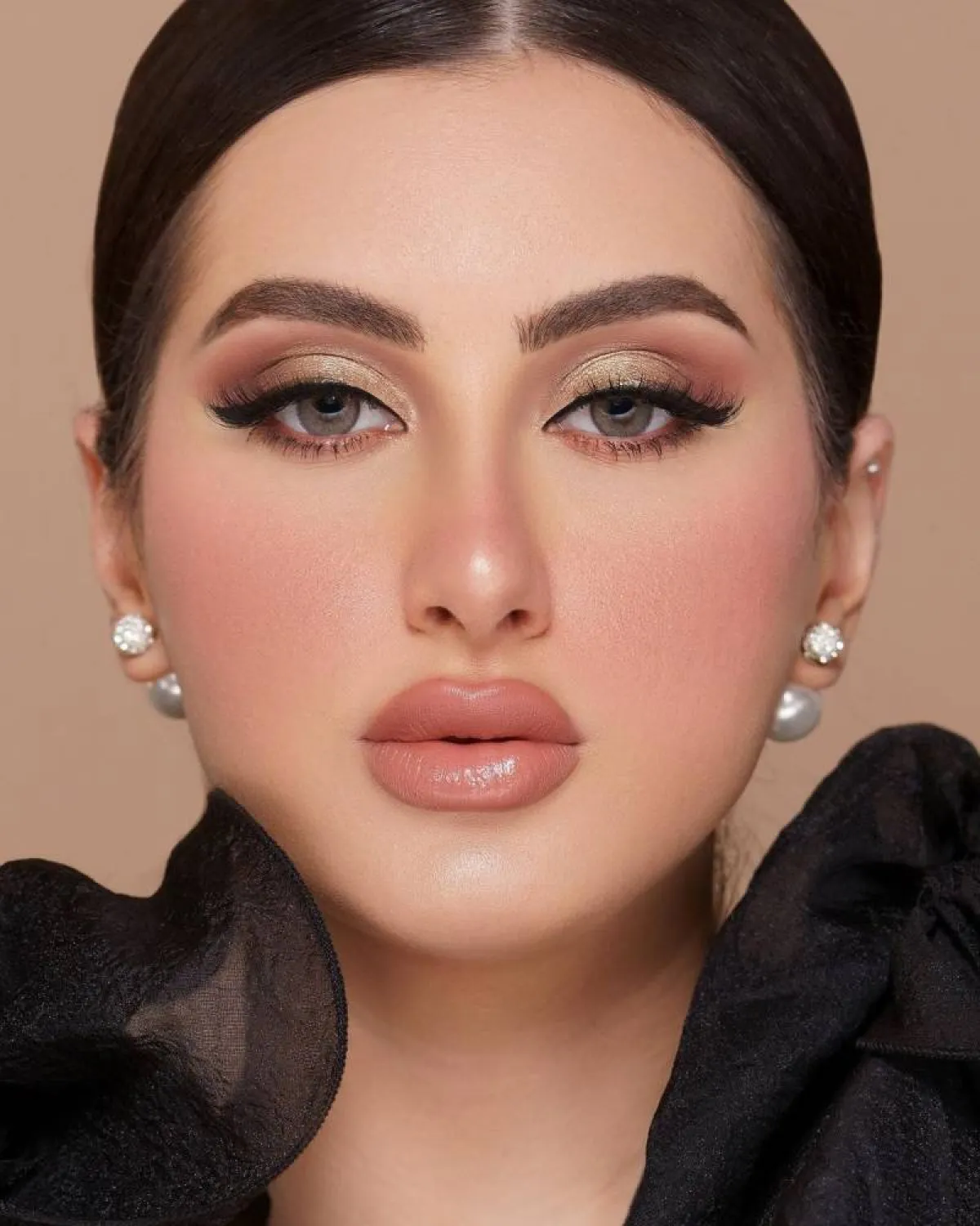 مكياج عيون سعودي ذهبي