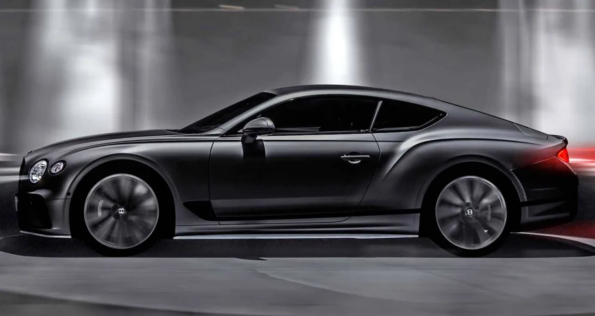 بنتلي السعودية تستعرض قوة سياراتها الخارقة على مضمار سباق الفورمولا 1 بجدة