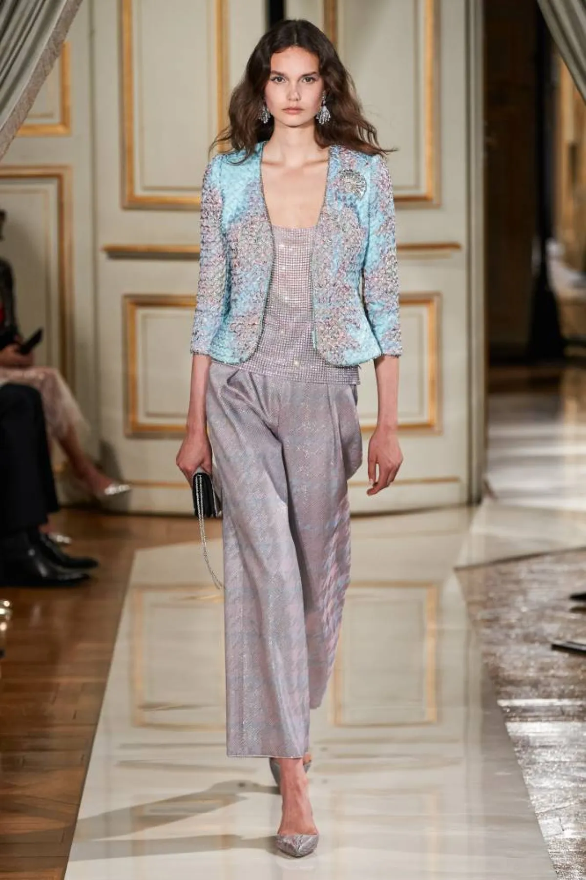 أزياء برّاقة للسهرات