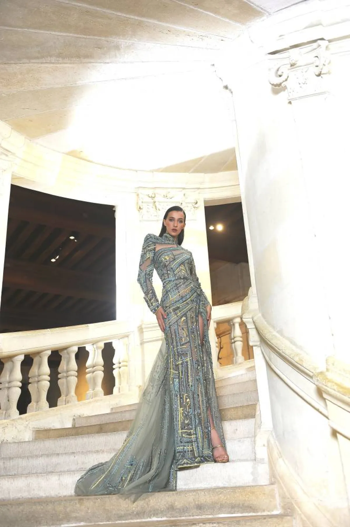 أزياء برّاقة للسهرات