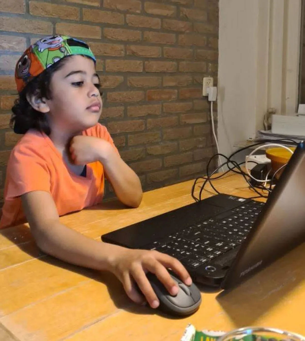 صورة الطفل المعجزة بشر موسى