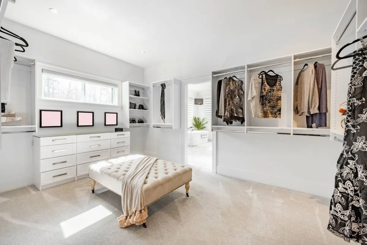 أفكار في التصميم لغرفة الملابس