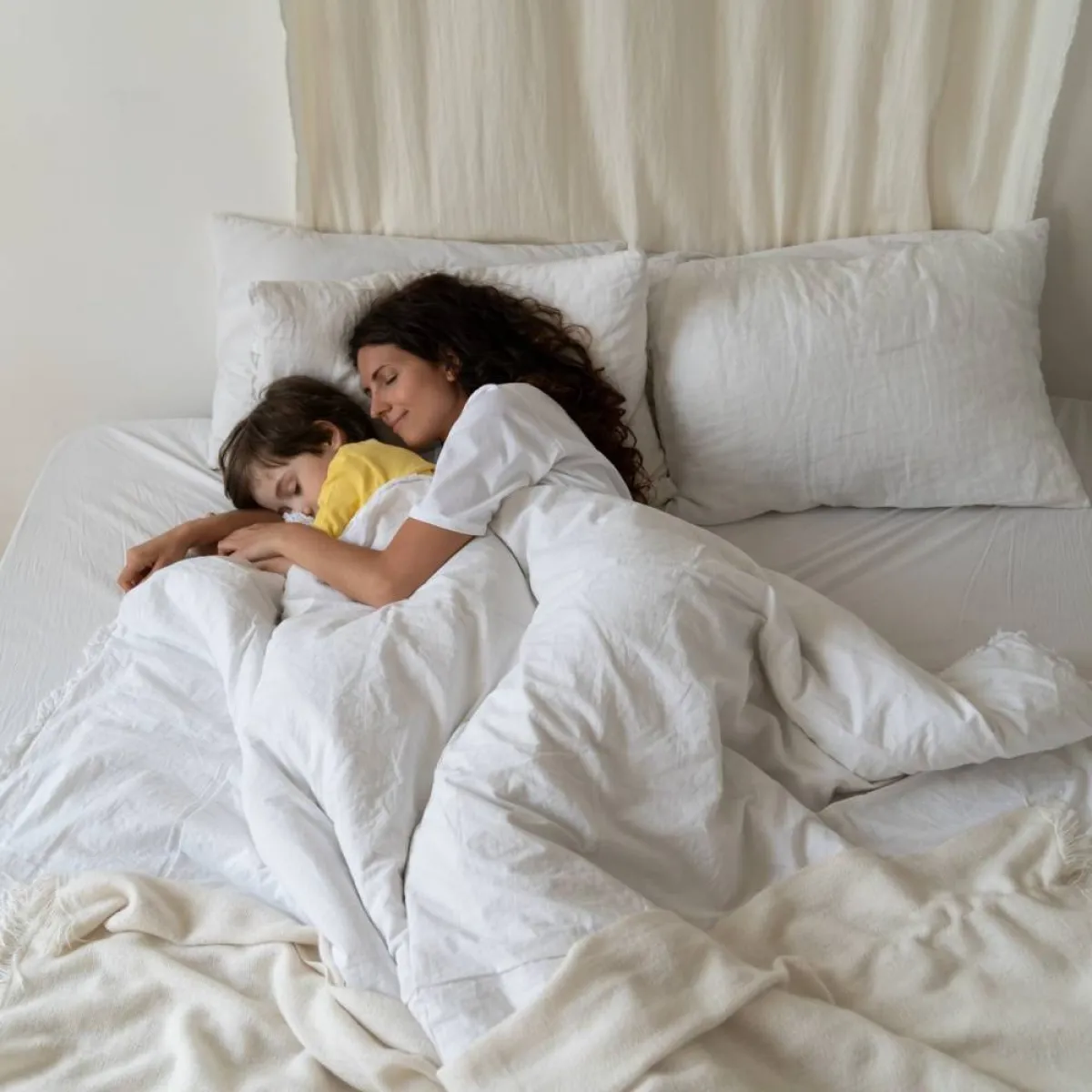 صورة لأم وطفلها