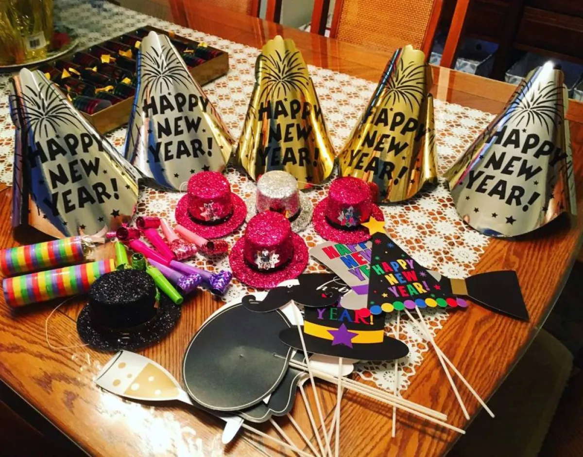 صورة لقبعات رأس السنة 2022