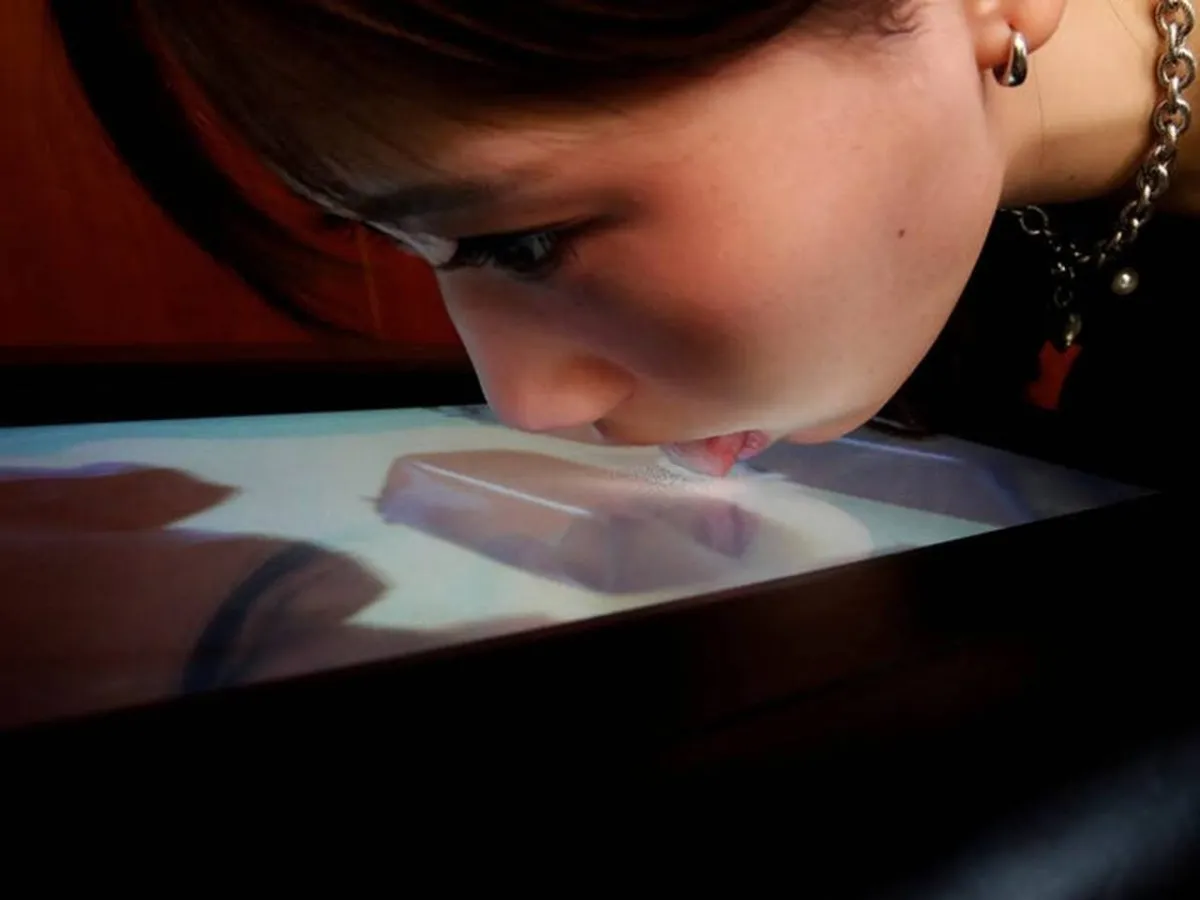 في اليابان.. شاشة تلفاز تُتيح لك «تذوق الطعام» المعروض