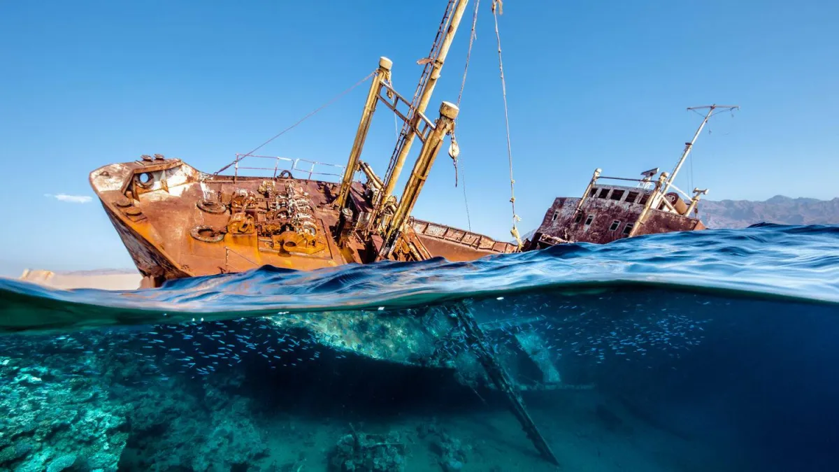 غرق شاحنة في تبوك - الصورة من cnn