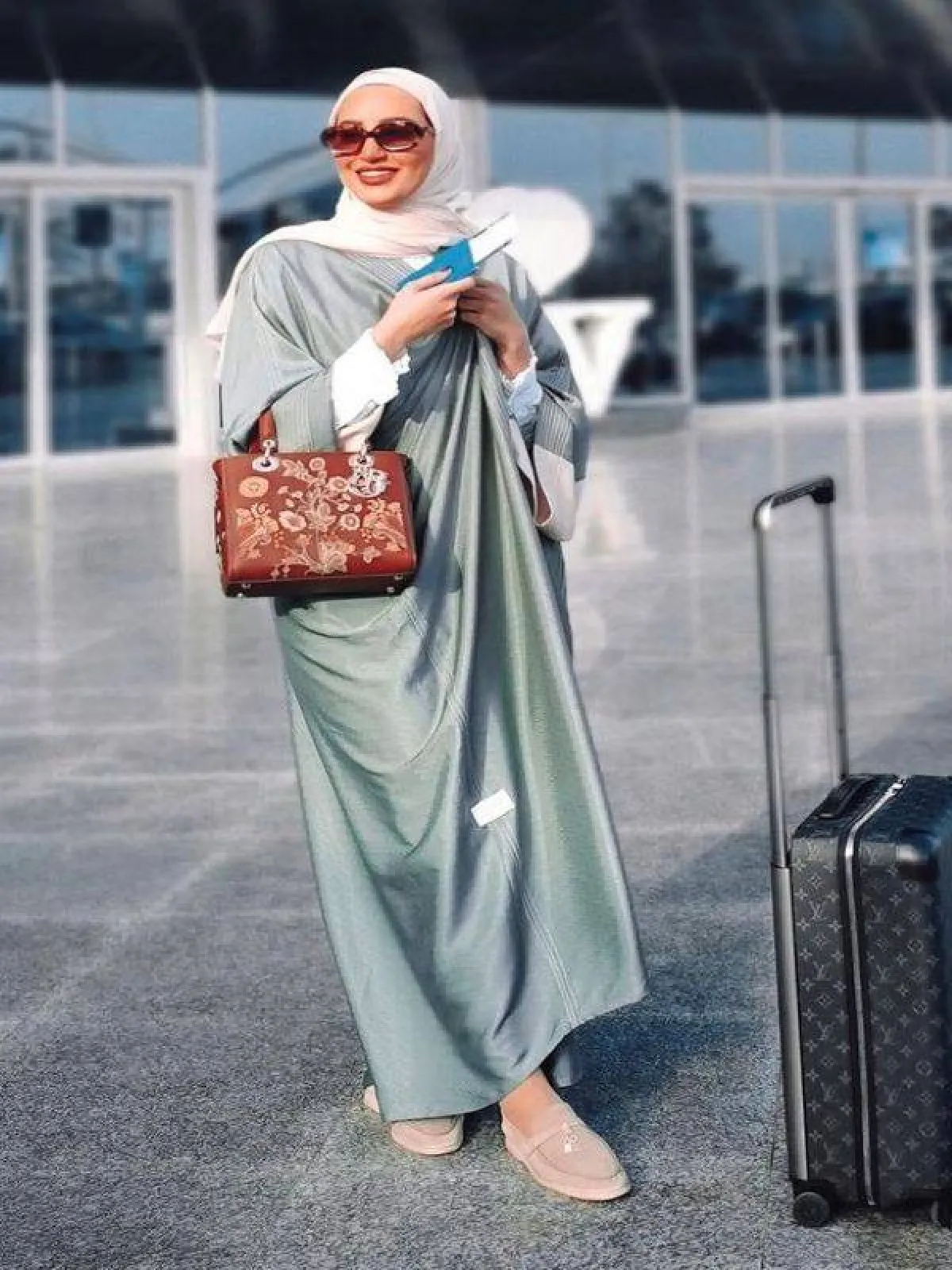 دلال الدوب بالعباية الملونة