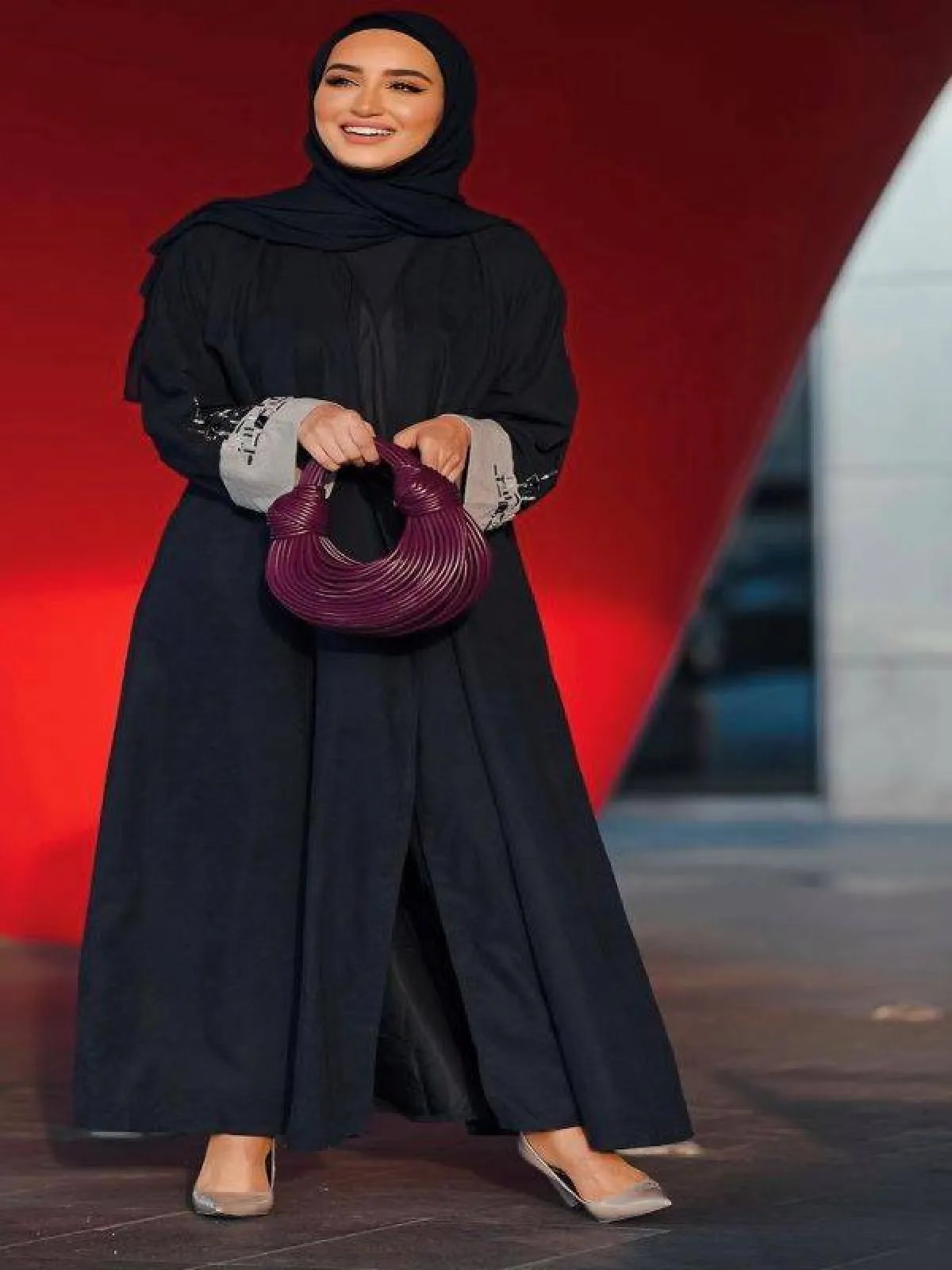 دلال الدوب بالعباية المطرزة