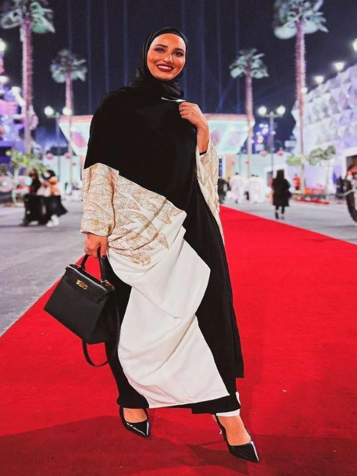 دلال الدوب بالعباية الخليجية