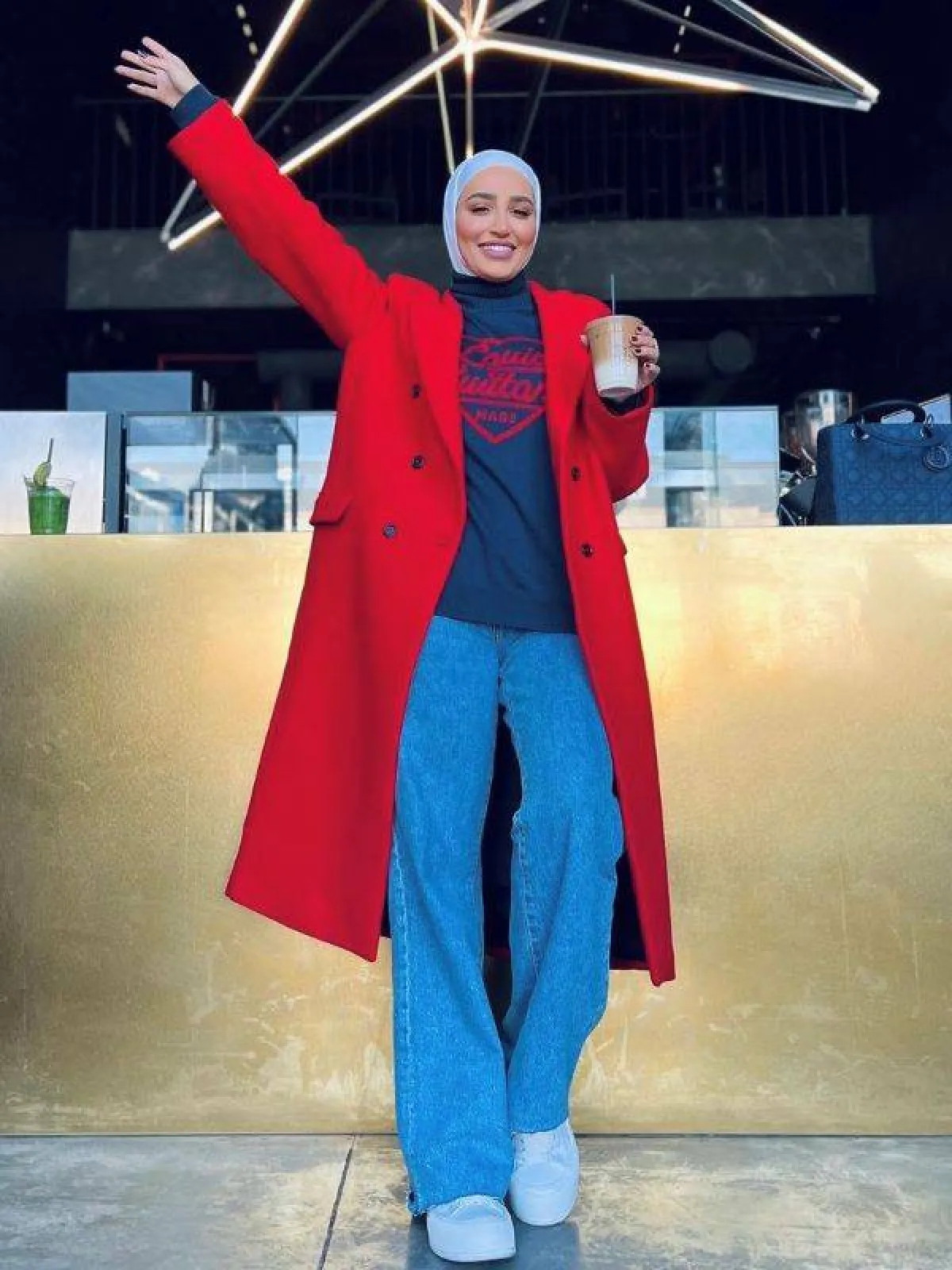 دلال الطوب باطلالة شتوية