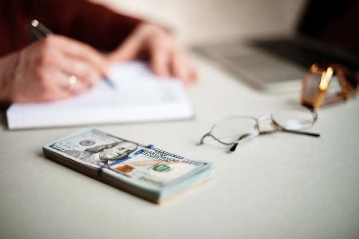 جني الأموال من مصادر غير الوظيفة