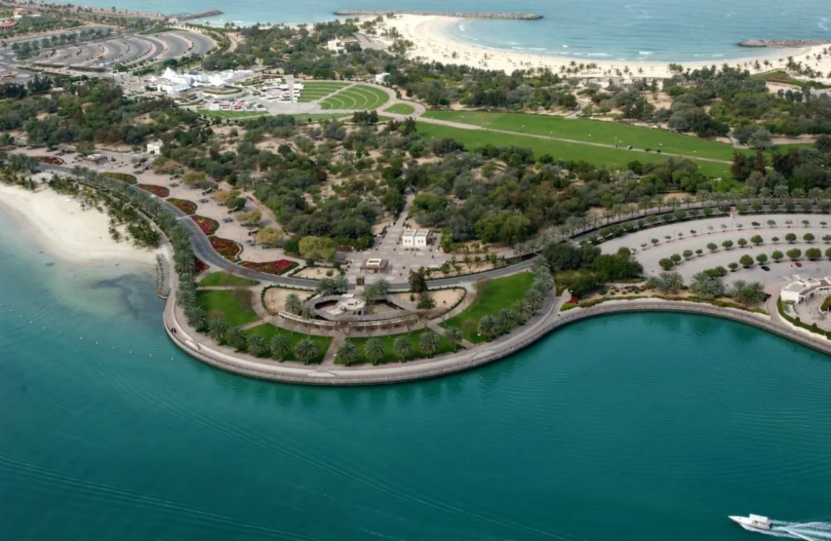 تشتهر حدائق دبي العامة أيضًا ببحيراتها الواسعة. الصورة من "وام"