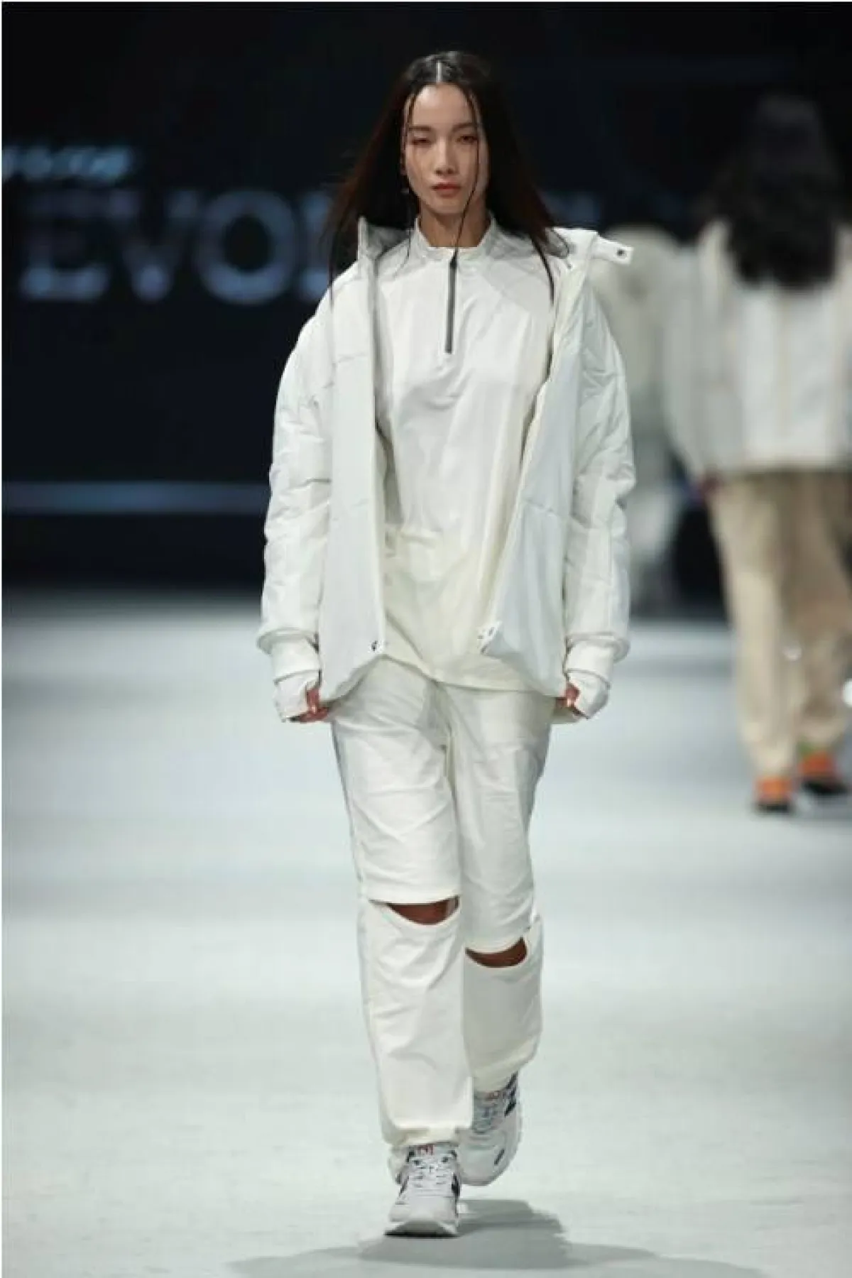 الجاكيت الكاجوال مع الملابس الرياضية من   النكو 3   Allenko3