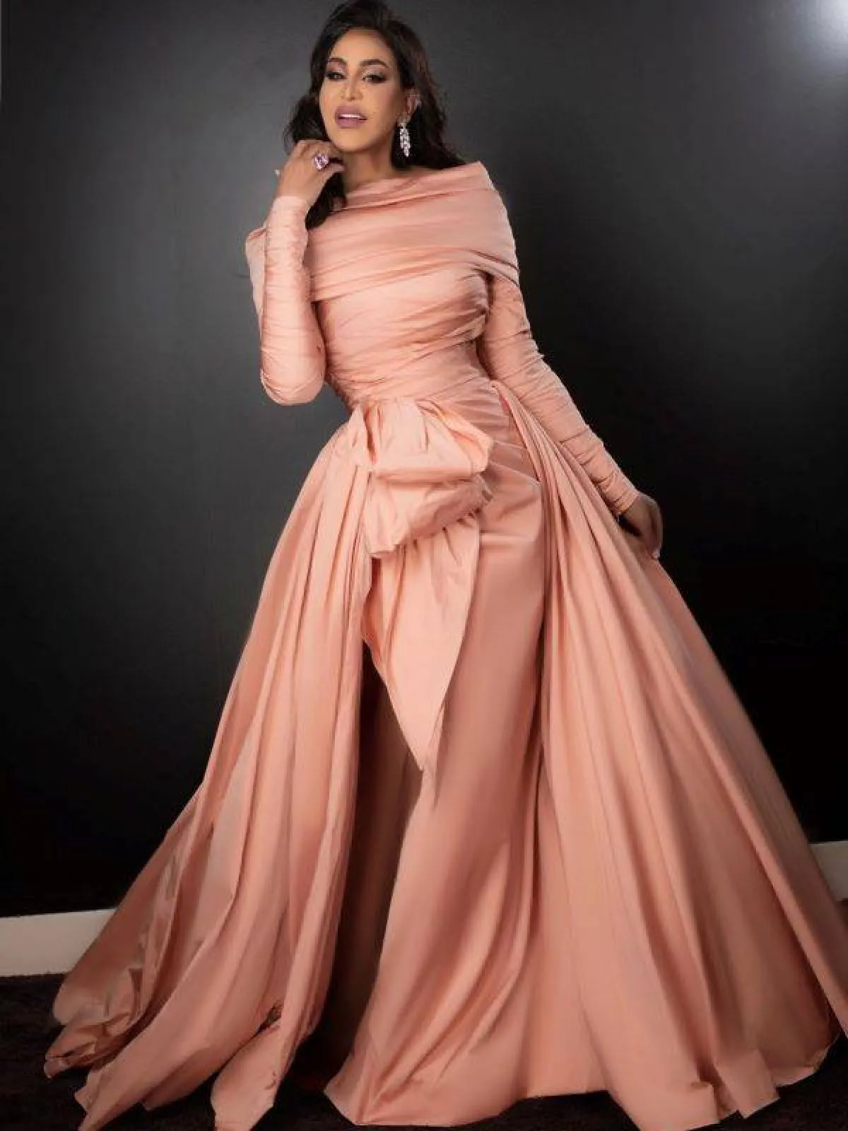 احلام بفستان محتشم