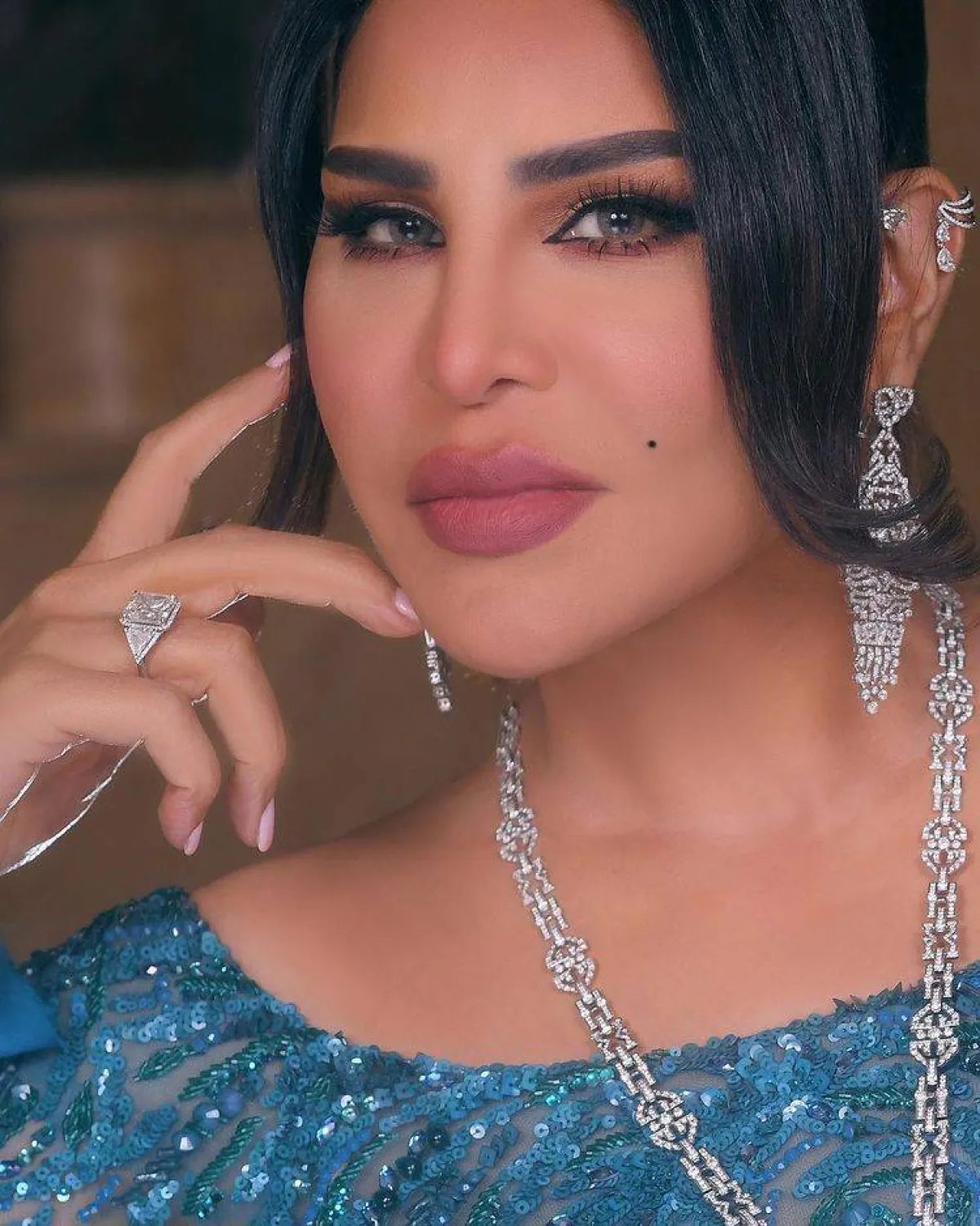 أقراط الفنانة أحلام-الصورة من حسابها على انستغرام