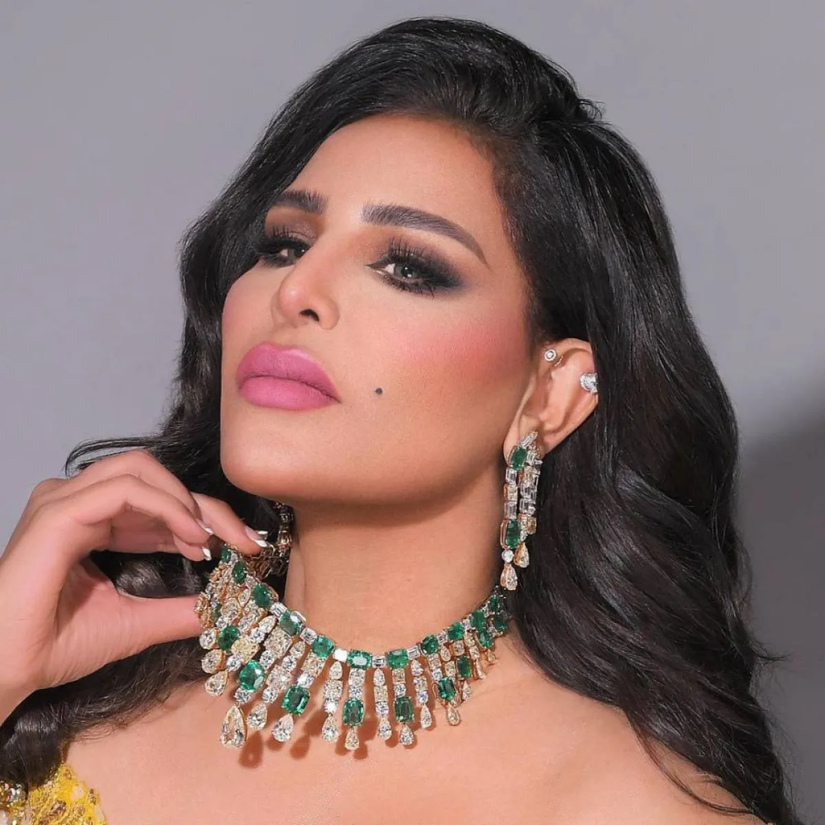 أقراط الفنانة أحلام-الصورة من حسابها على انستغرام