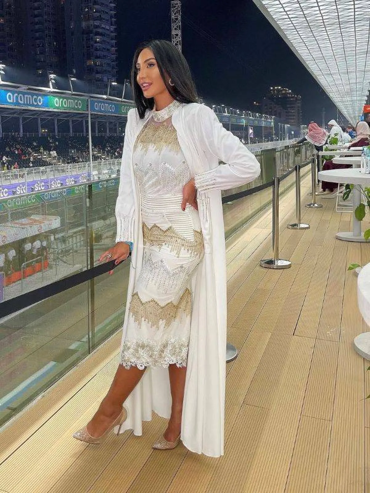 عباية مطرزة