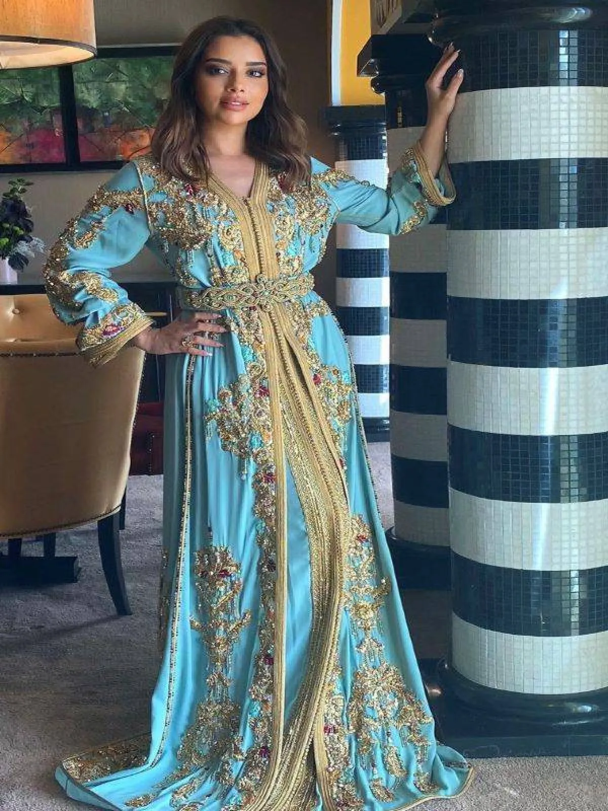 بلقيس بقفطان ملون