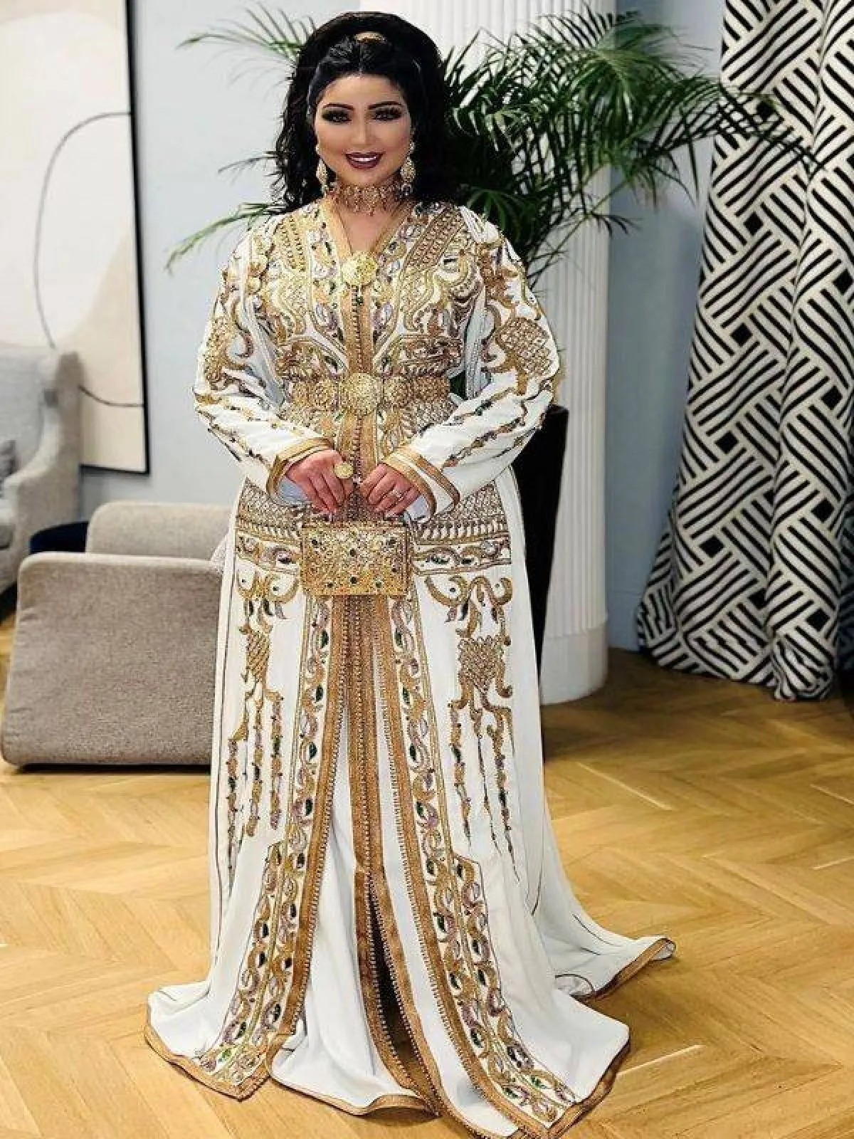 قفطان ابيض من دنيا بطمة