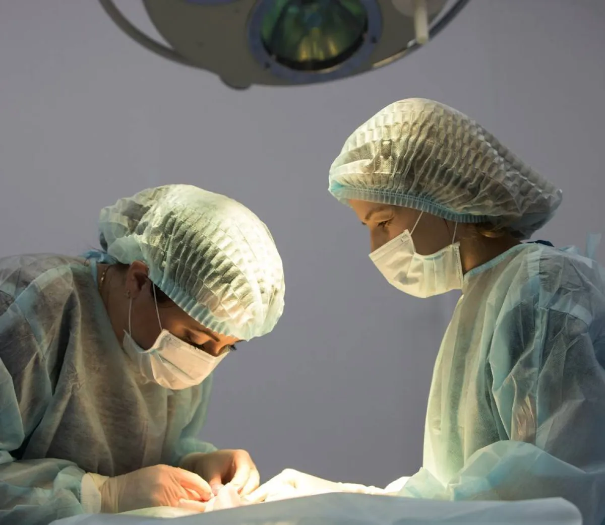 صورة لطبيبة وممرضة