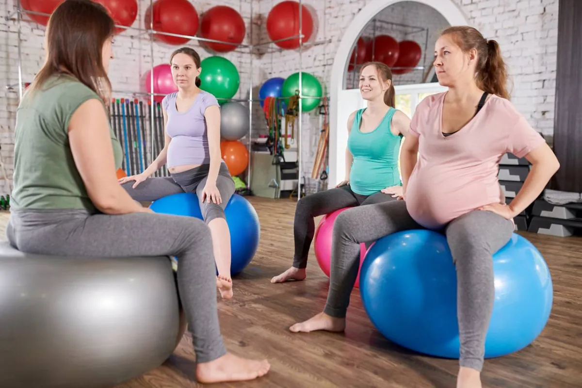 صورة لحوامل يمارسن الرياضة