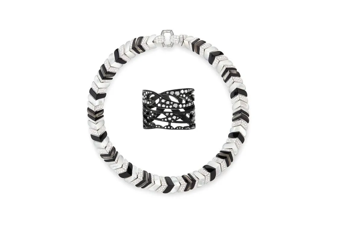 مجوهرات بالأبيض والأسود لإطلالة فاخرة