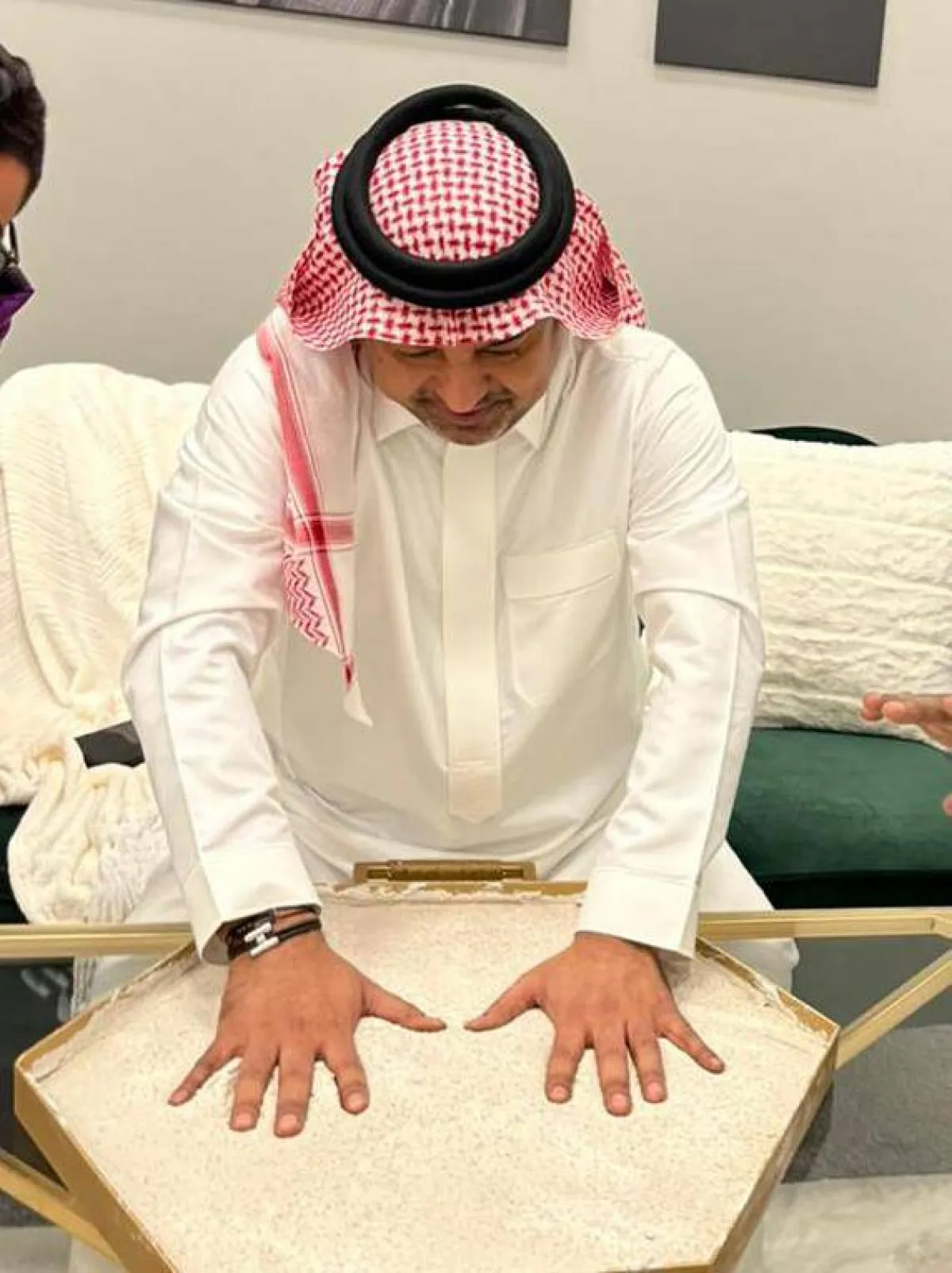 راشد الماجد يؤدي بصمة موسم الرياض - الصورة من حساب رياض بوليفارد سيتي على تويتر