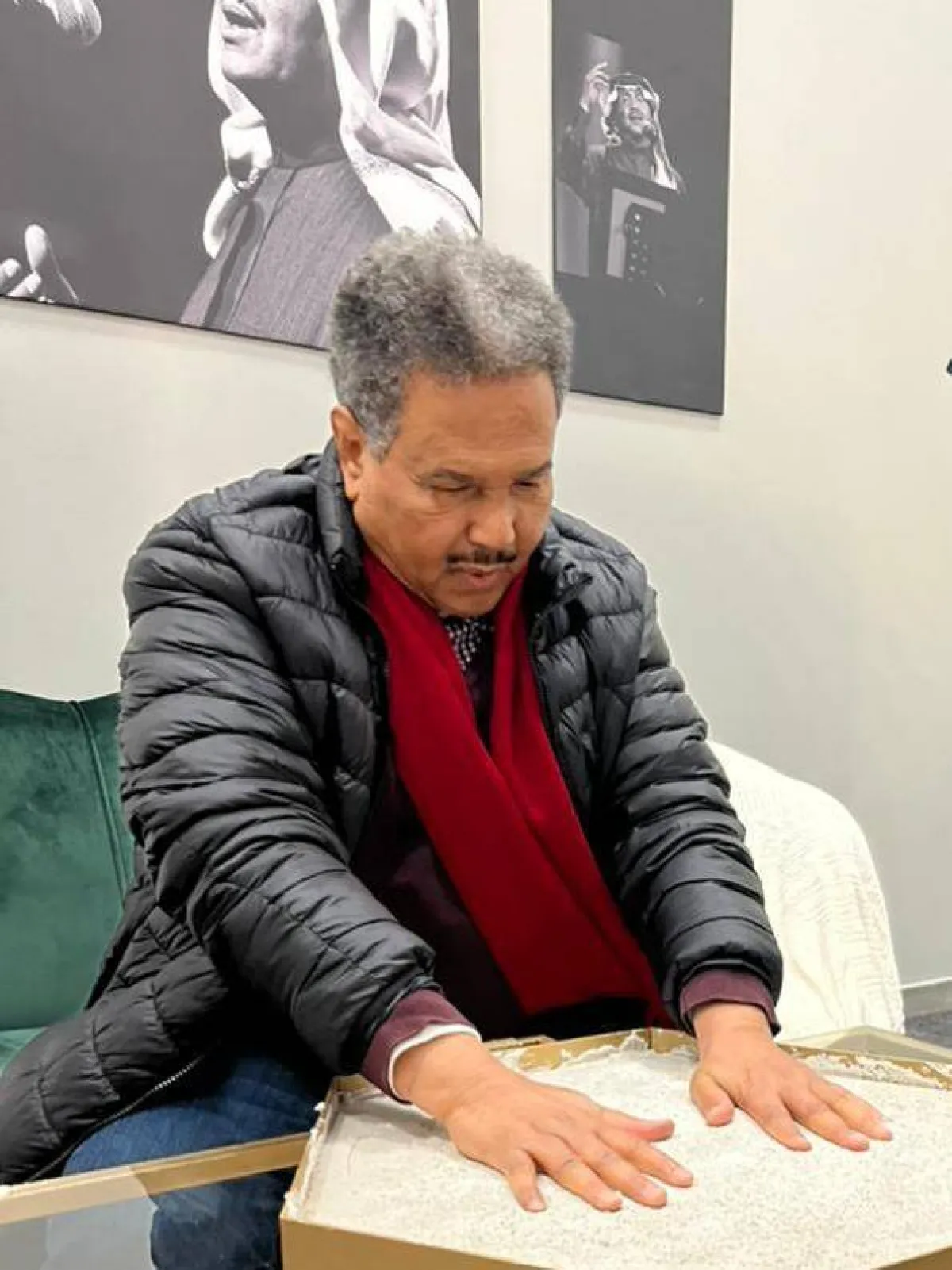 محمد عبده يوثق بصمته في حائط البوليفارد - من حساب بوليفارد رياض سيتي