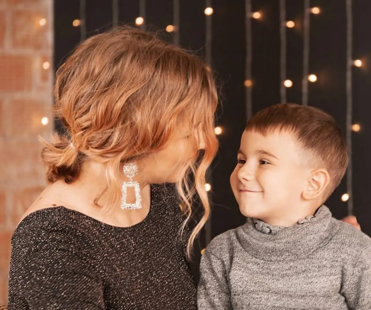 صورة لأم وابنها