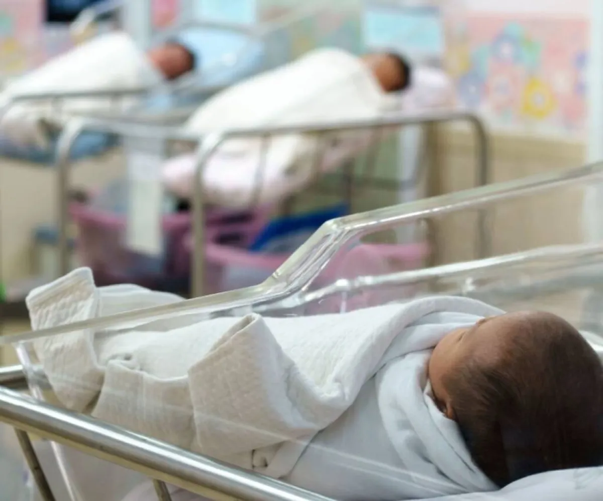 "صحة أبوظبي" تعلن بدء إصدار شهادات الميلاد للمواليد الجدد رقميًا - الصورة من الموقع الإلكتروني للمكتب الإعلامي لحكومة أبوظبي