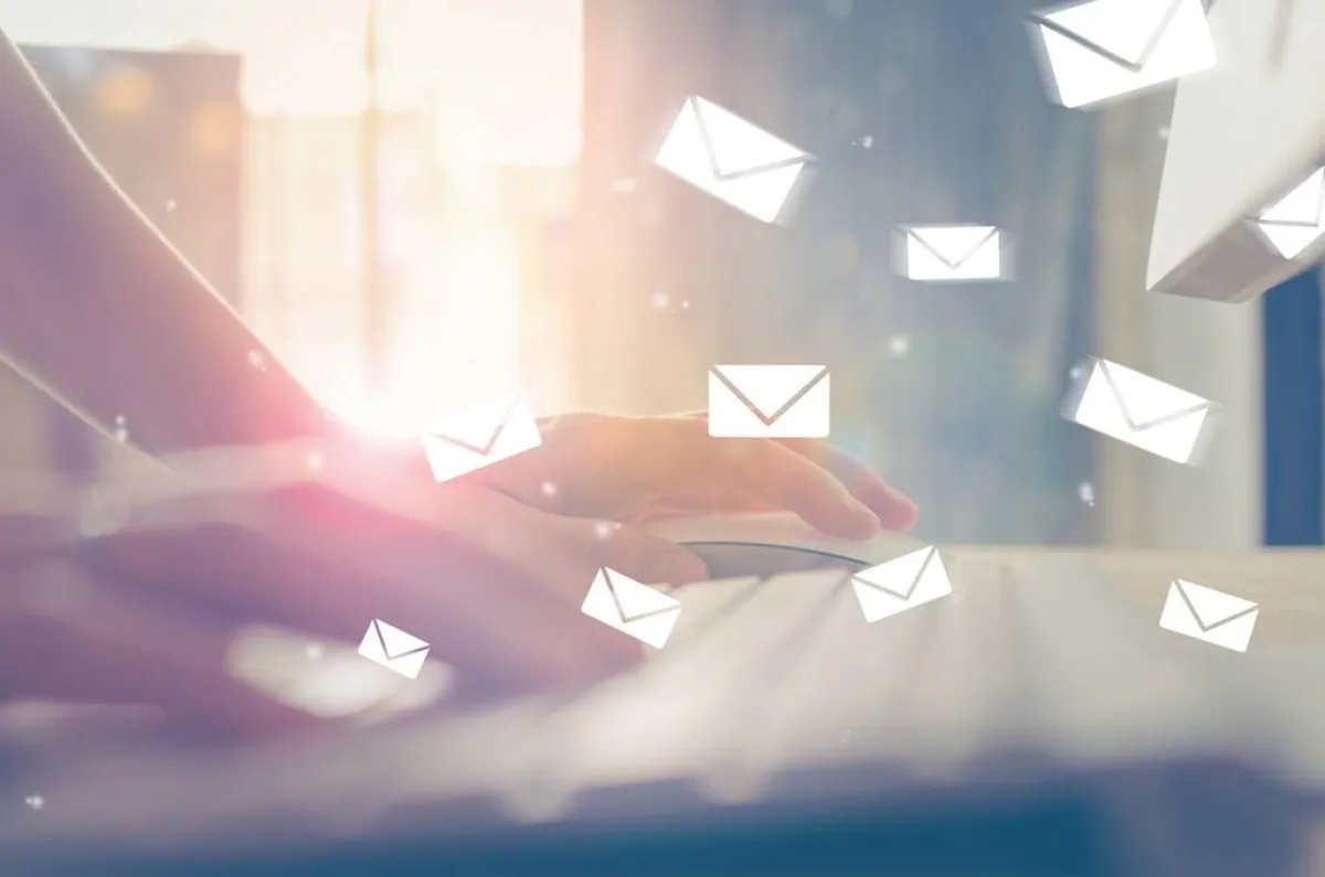 مراجعة رسائل البريد الإلكتروني تلهي الموظّف عن أداء المهمّات