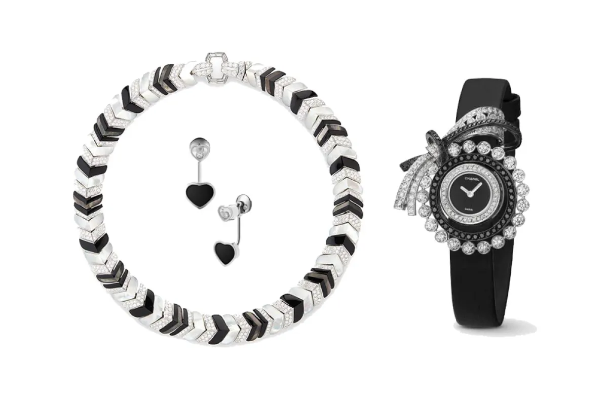 مجوهرات بالأبيض والأسود لإطلالة فاخرة