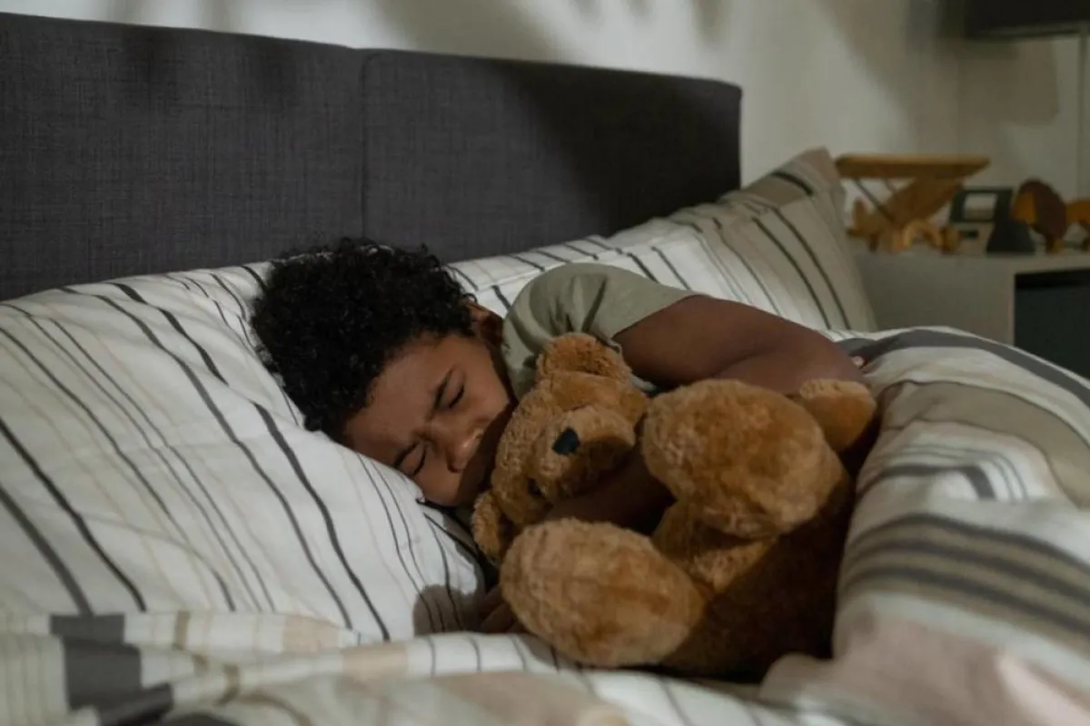 صورة لطفلة تشعر بالإهمال