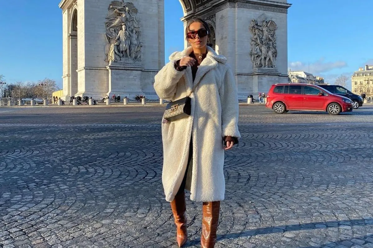 مرام زبيدة توتدي جزمة عالية الساق