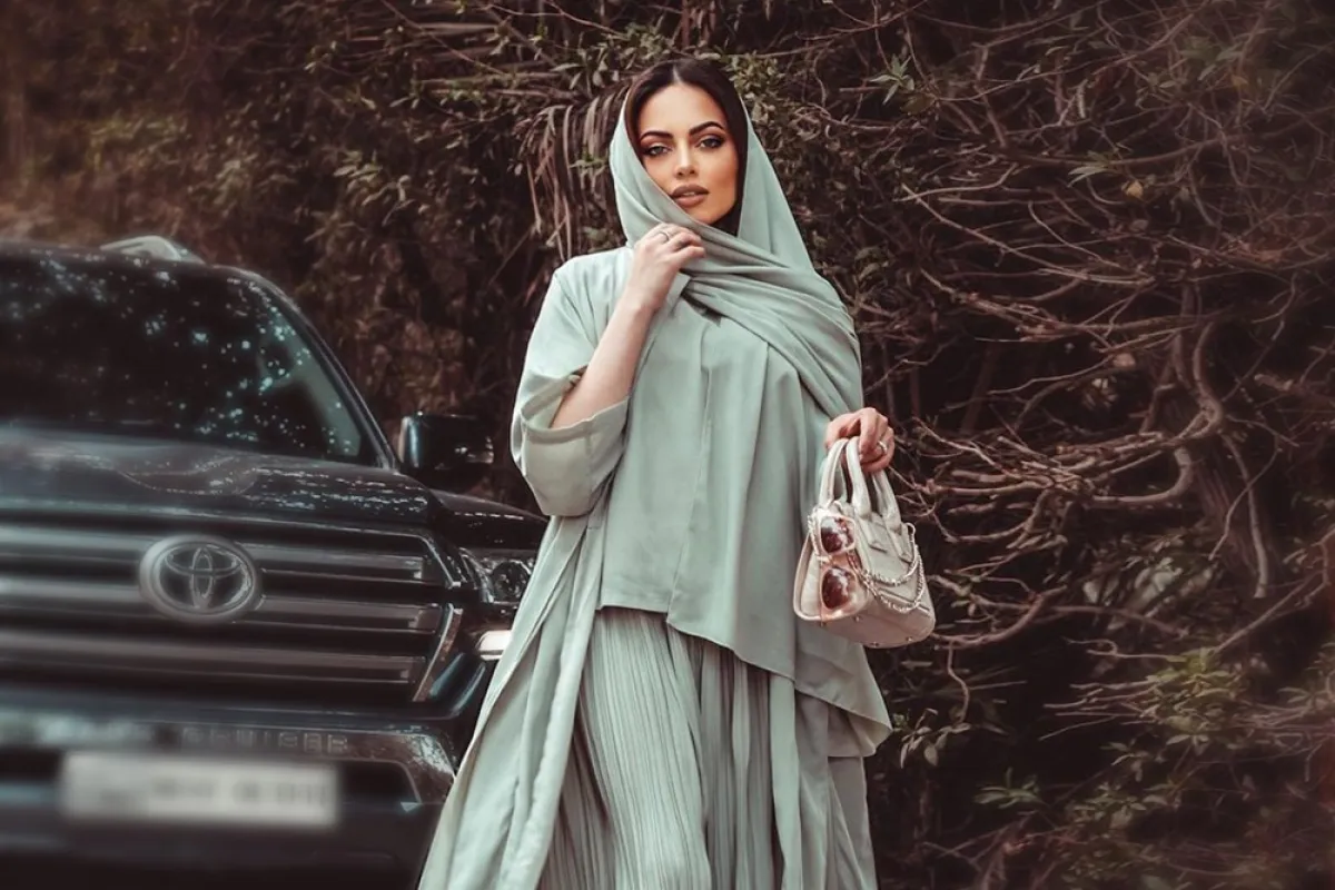 صمود المؤمن بعباية الساتان