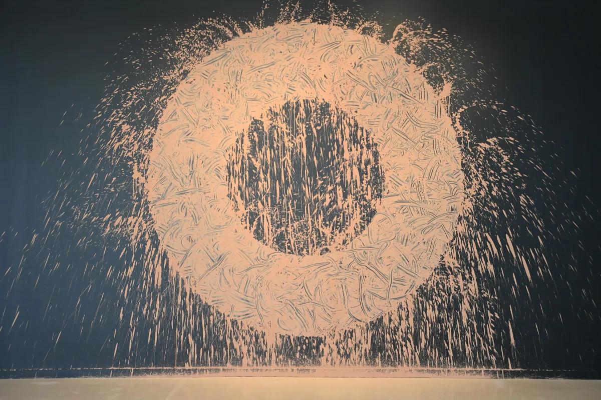 أعمال فنية داخل بينالي الدرعية للفن المعاصر