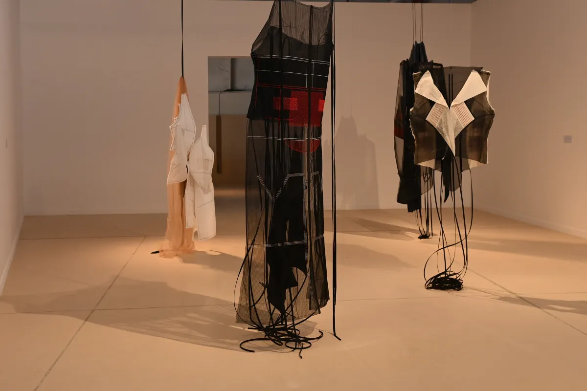 أعمال فنية داخل بينالي الدرعية للفن المعاصر