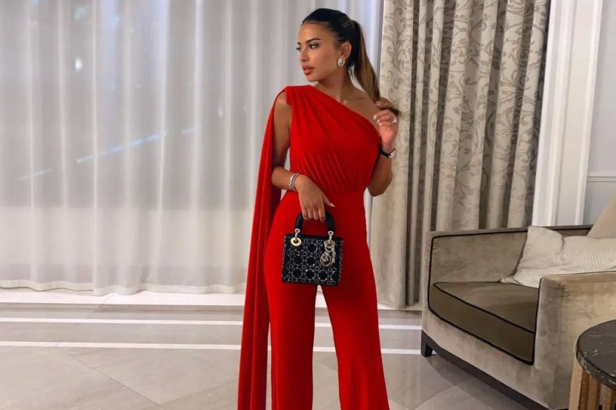 لما العقيل بجامبسوت أنيقة باللون الأحمر  