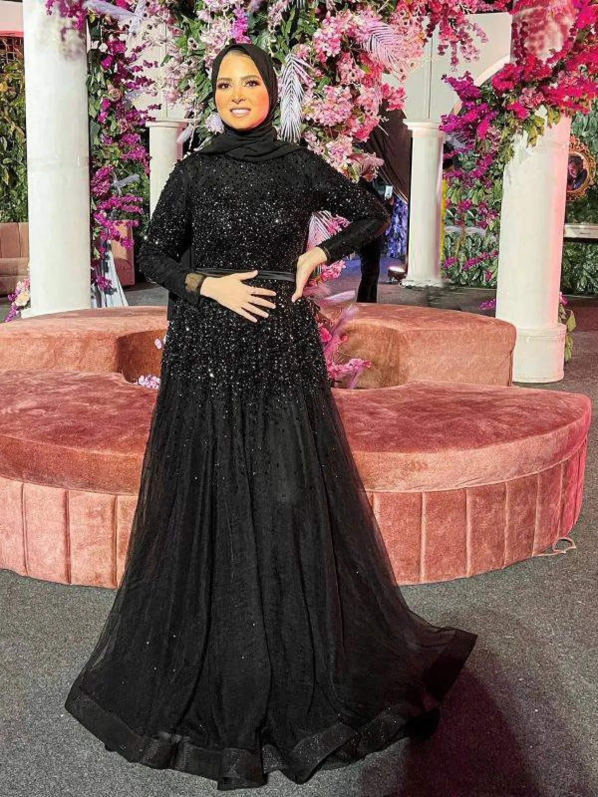 جهاد البنا بفستان أسود