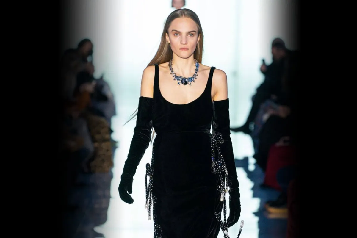 فساتين مخملية لسهرات العام الجديد