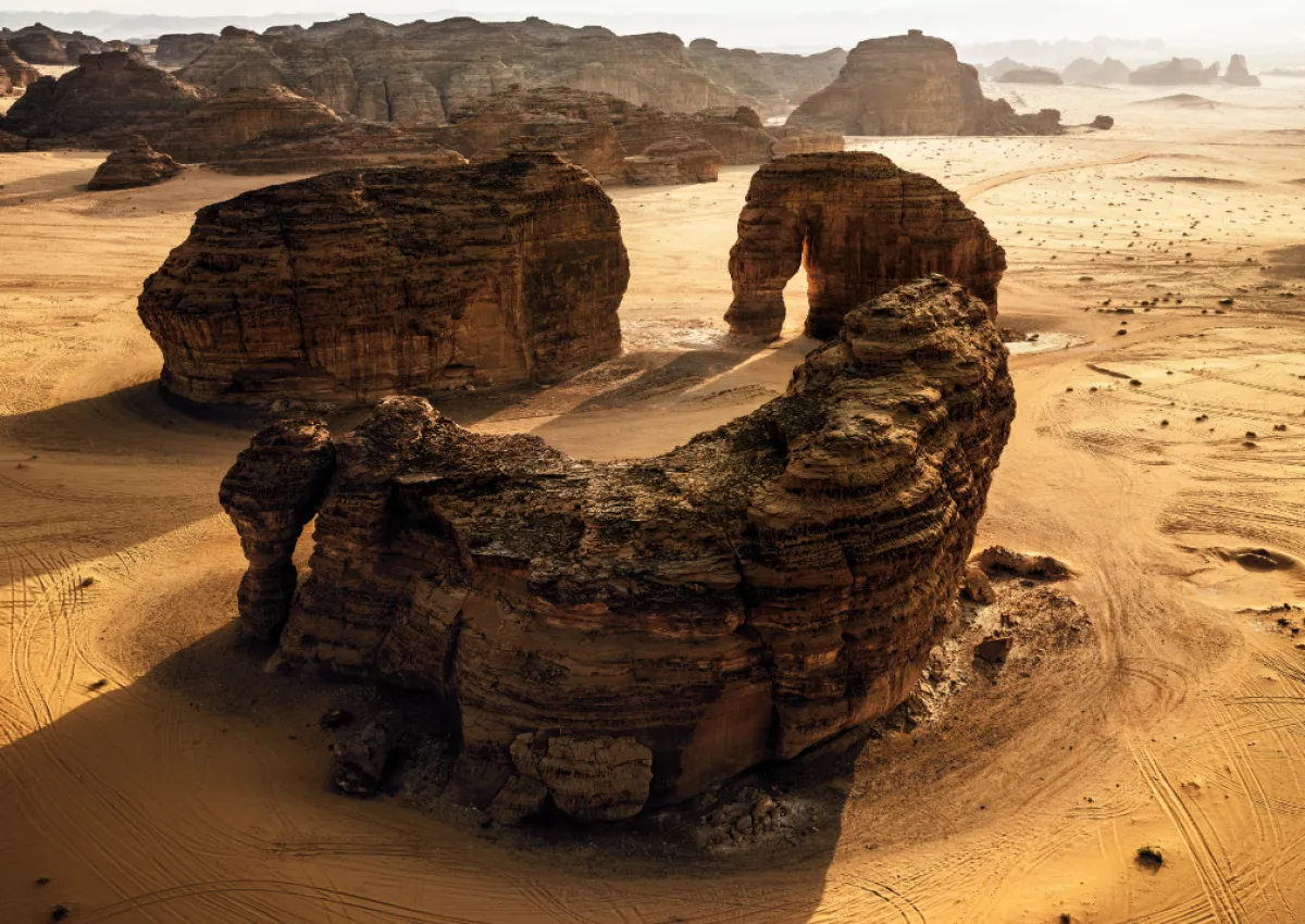 تكوينات طبيعية من الحجر الرملي الأحمر وصخرة الفيل، بعدسة جيليس بنسيمون