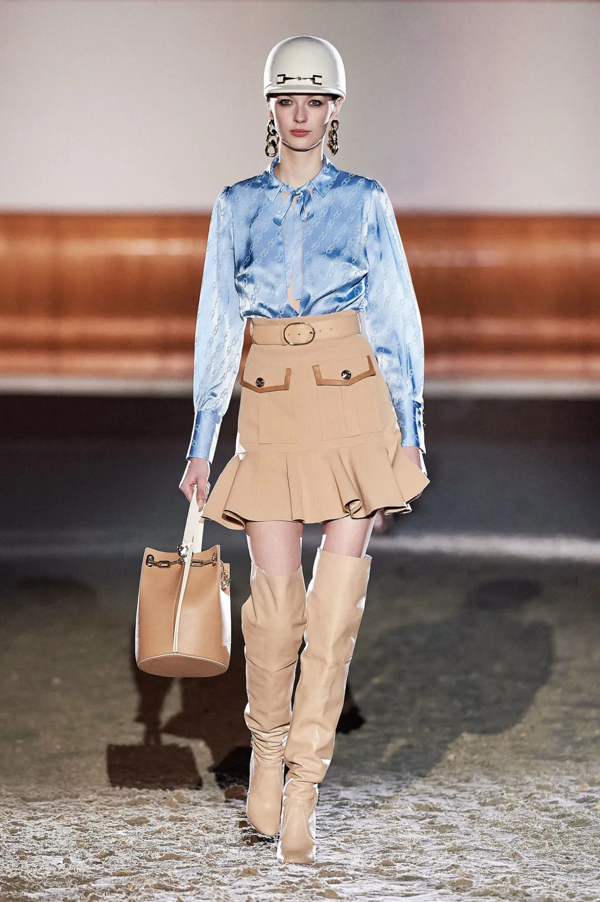 القميص الخريفي لإطلالة عصرية وشبابية  من إليزابيتا فرانكي  Elisabetta Franchi