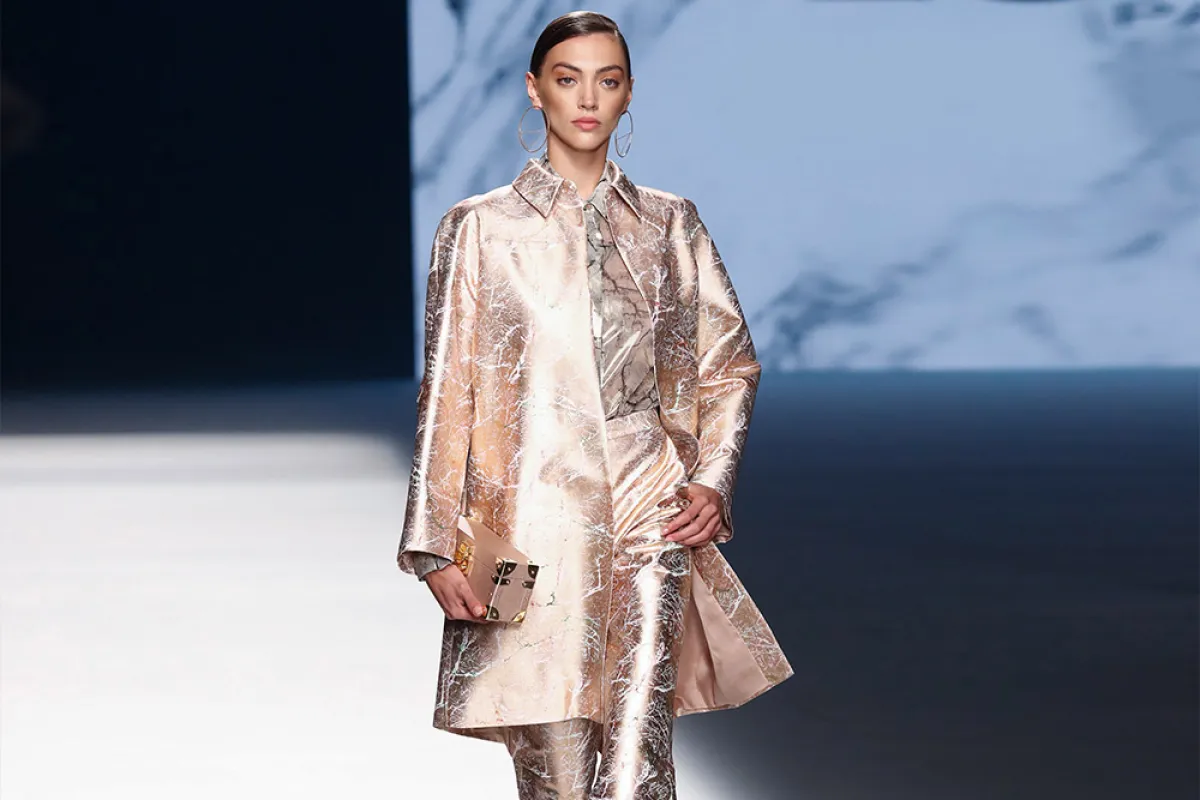 سروال ميتاليك وجاكيت ميتاليكية من أنجل شلسر Angel  Schlesser