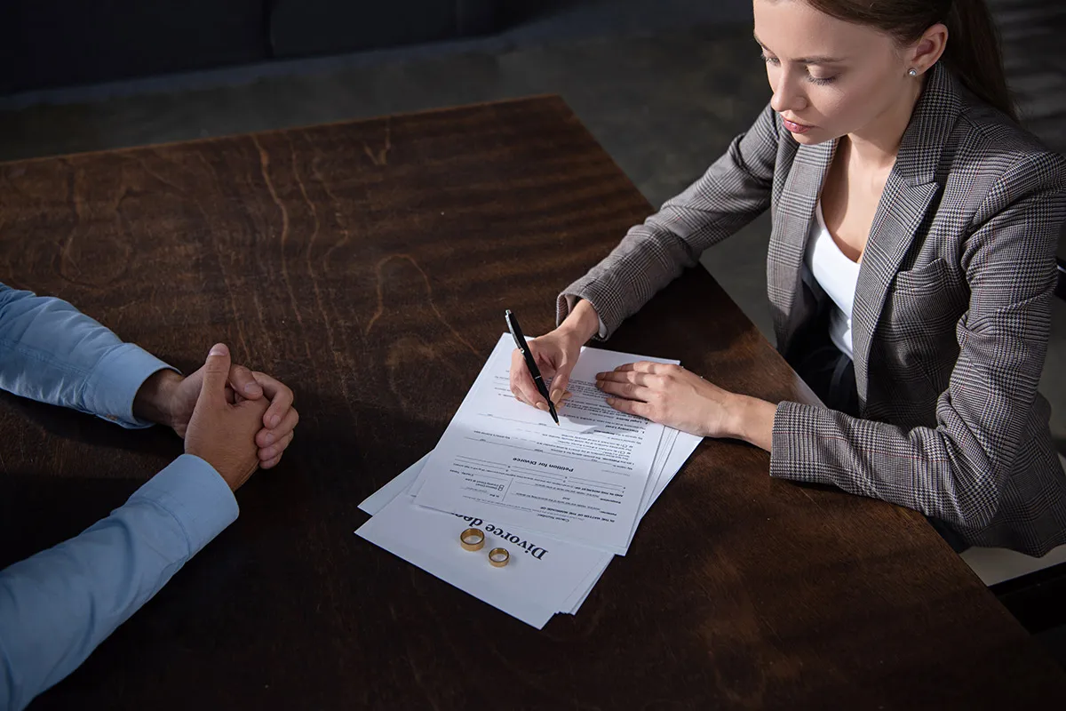 تفسير حُلم طلاق الزوجة في المنام