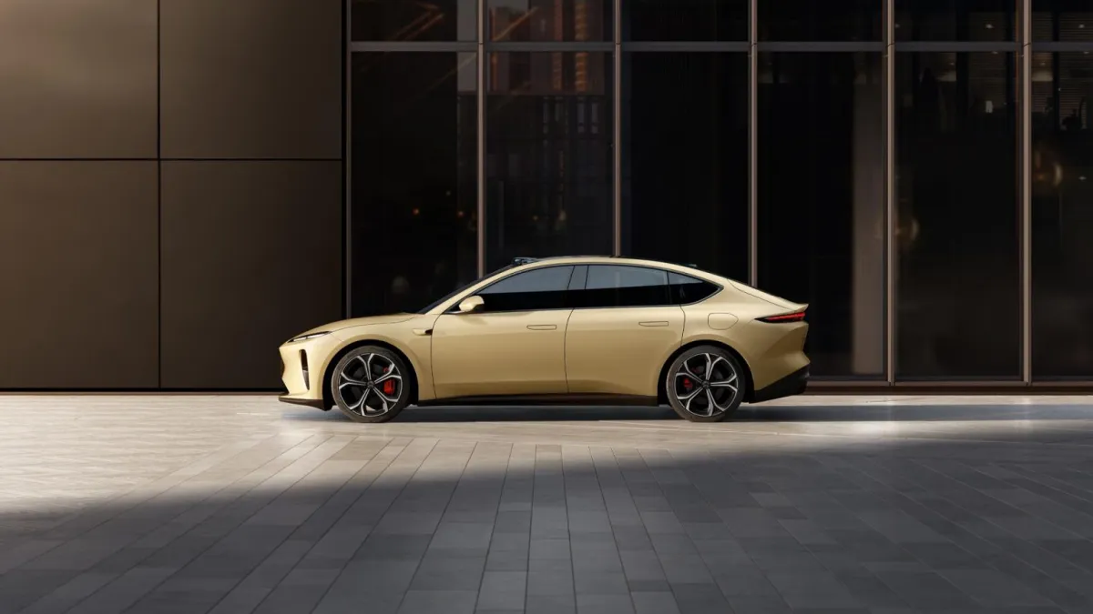 نيو اي تي 5 أناقة