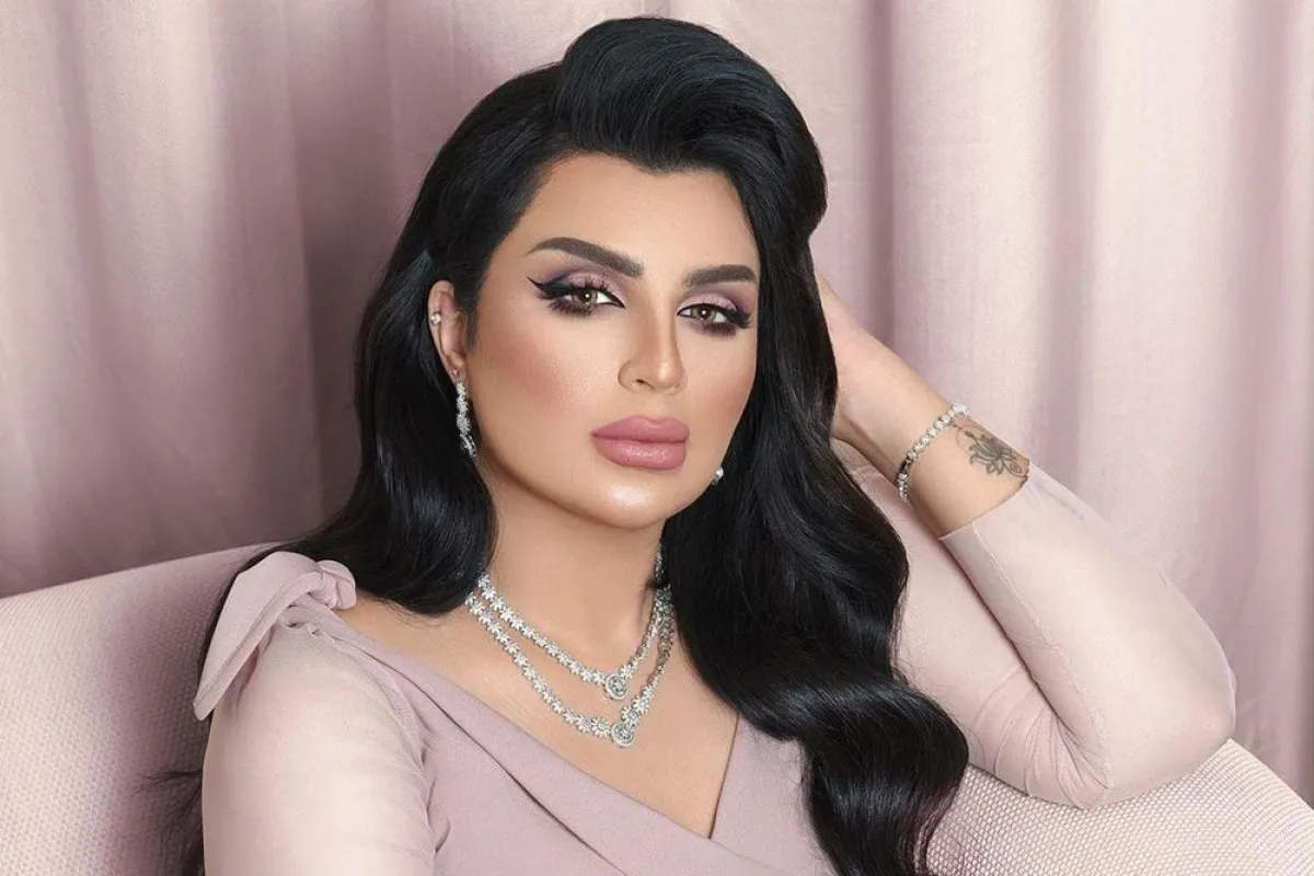 اصيل هميم بالمكياج الزهري مع الويفي -الصورة من حسابها على الانستغرام