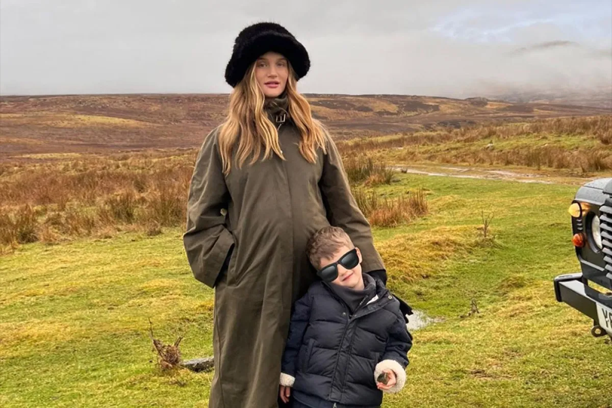 روزي هنتغتون وايتلي Rosie Huntington Whiteley