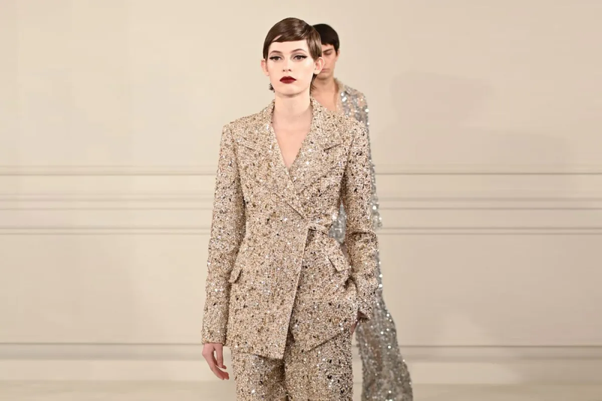 فالنتينو Valentino- الصورة من موقع CR Fashion Book الإلكتروني