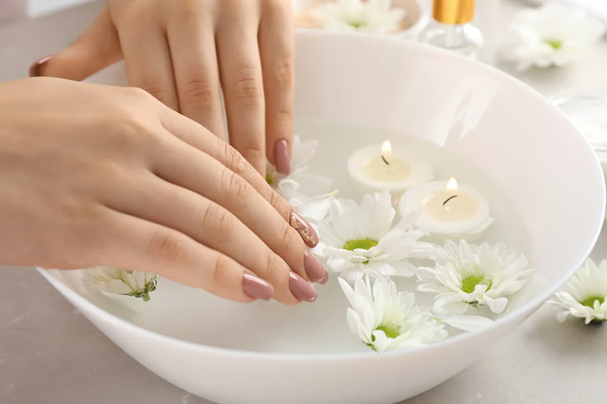 تنظيف الأظافر